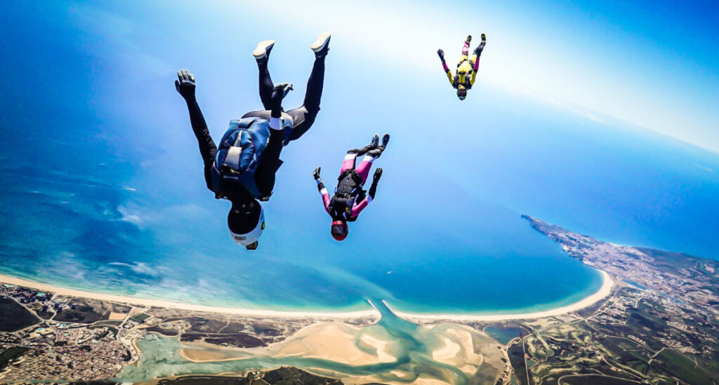 Les destinations et dropzones de rêve pour sauter en parachute 6 skydive algarve