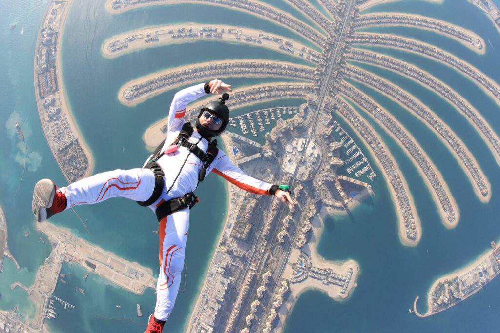 Les destinations et dropzones de rêve pour sauter en parachute 10 skydive dubai palm