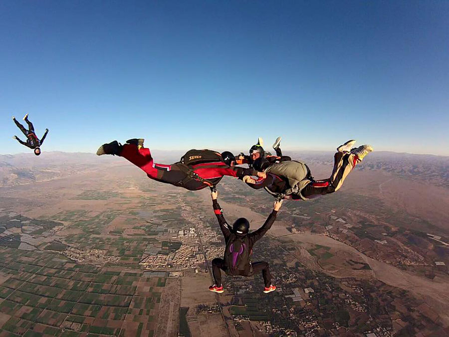 Les destinations et dropzones de rêve pour sauter en parachute 7 skydive taroudant