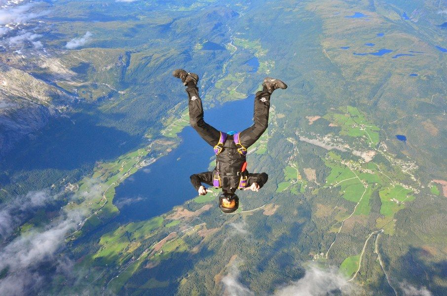 Les destinations et dropzones de rêve pour sauter en parachute 8 skydive voss